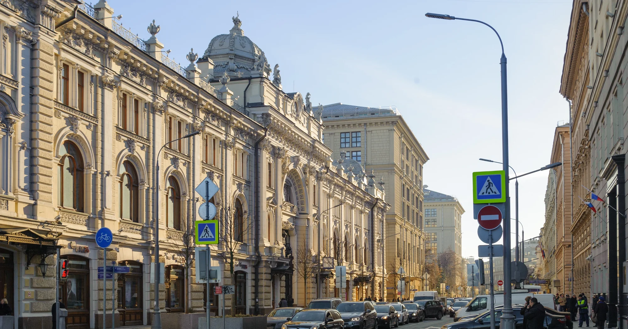 Неглинная улица москва. Доходный дом Фирсановой Неглинная 14. Сандуновские бани. Доходный дом в.и. Фирсановой. Здание на Неглинной.