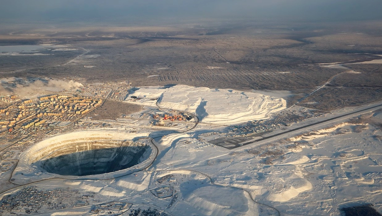 Aerial_view_of_Mirny_city,_Mir_mine_and_Mirny_Airport