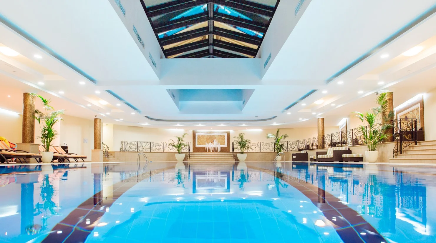 M istra l hotel. Мистраль отель и спа Истра. Mistral Hotel Spa Подмосковье. «Mistral» / «Мистраль» Hotel & Spa. Мистраль отель Истра бассейн.