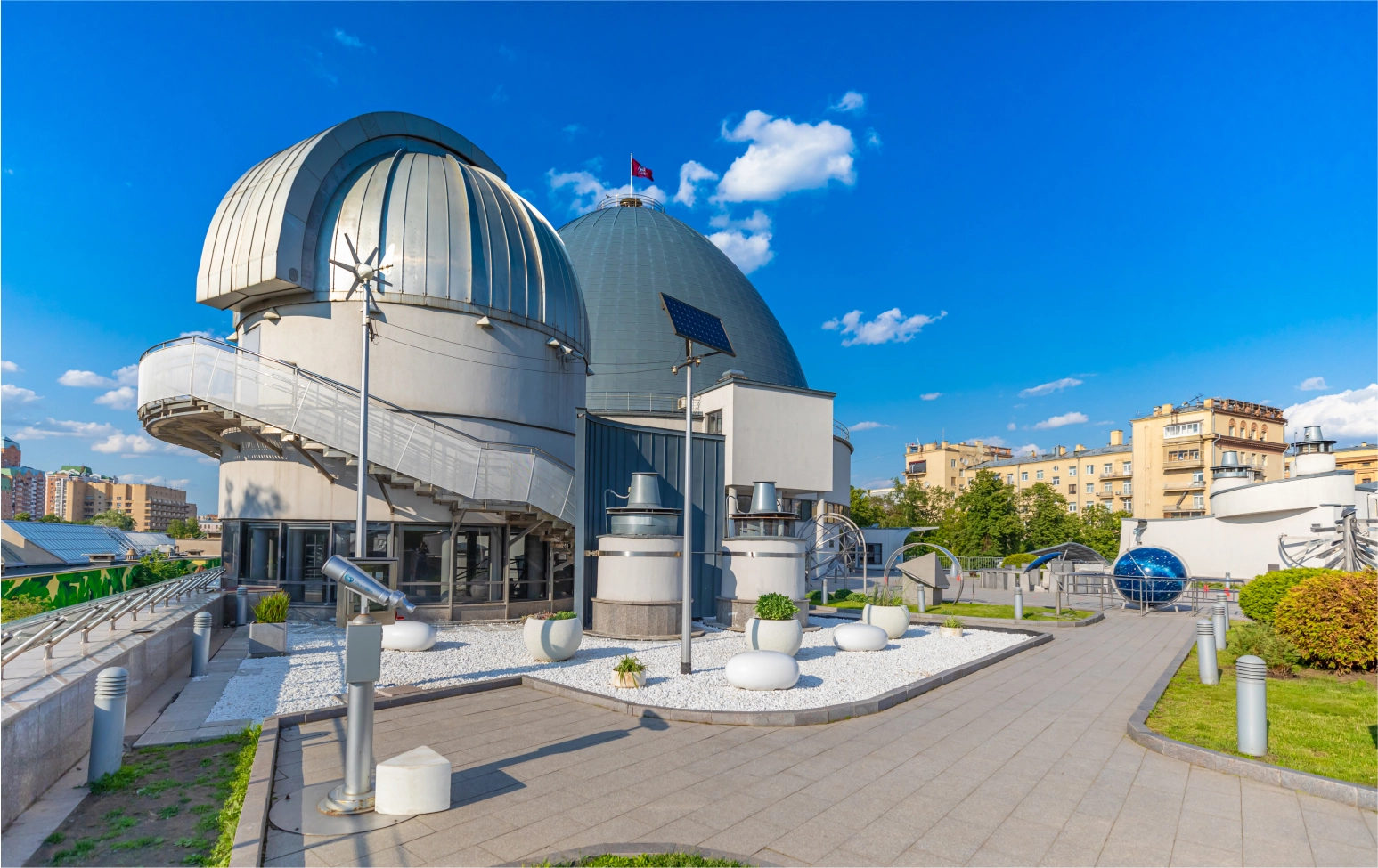 Московский Планетарий, вид на Большую обсерваторию. Лето 2023