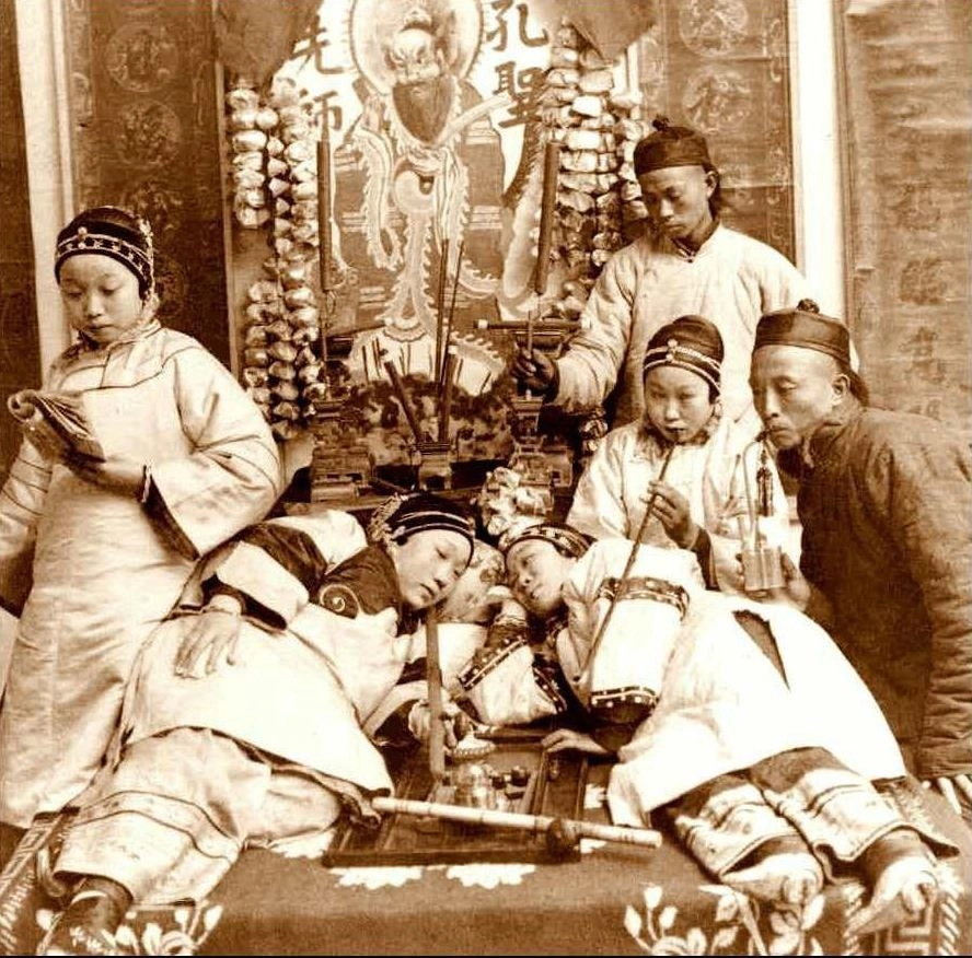 Photo_depicting_opium_smoking_was_posed_in_a_studio_for_a_stereoview_card,_circa_1900_-_Collectors_Weekly