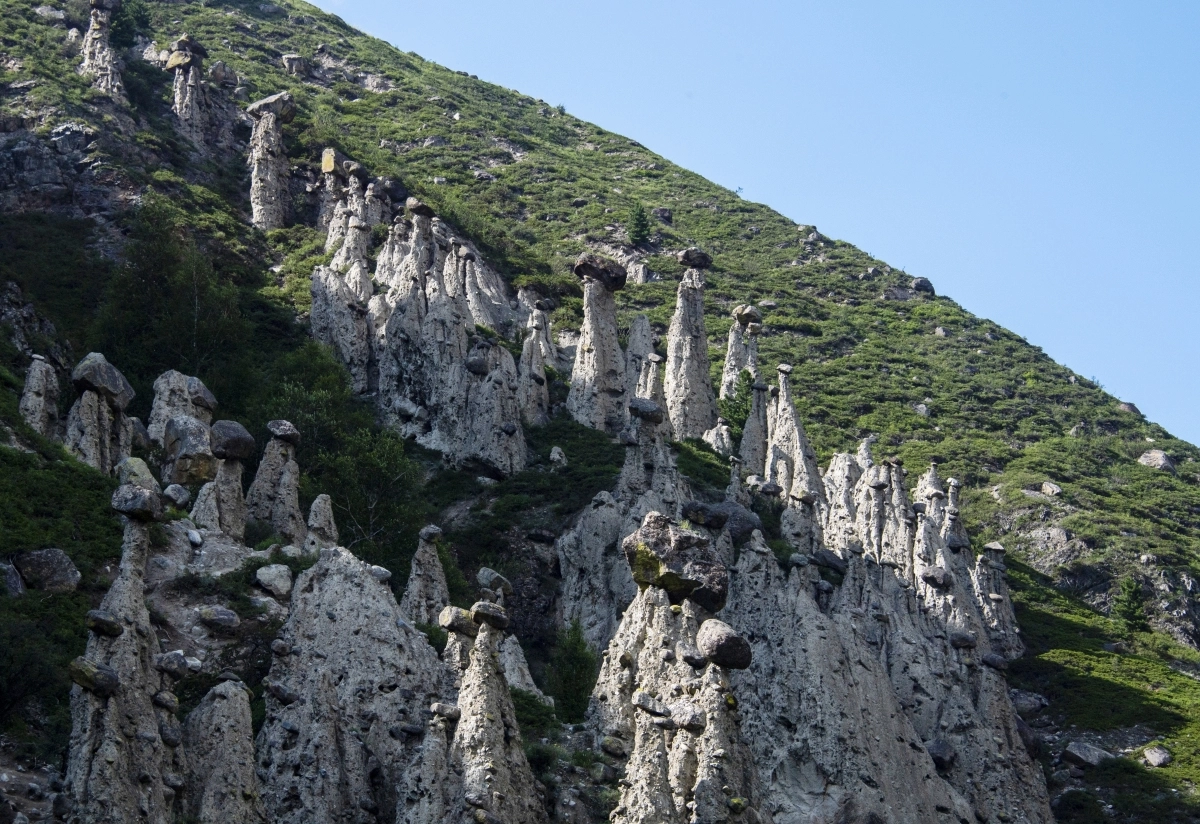 Каменные грибы в долине Чулышмана