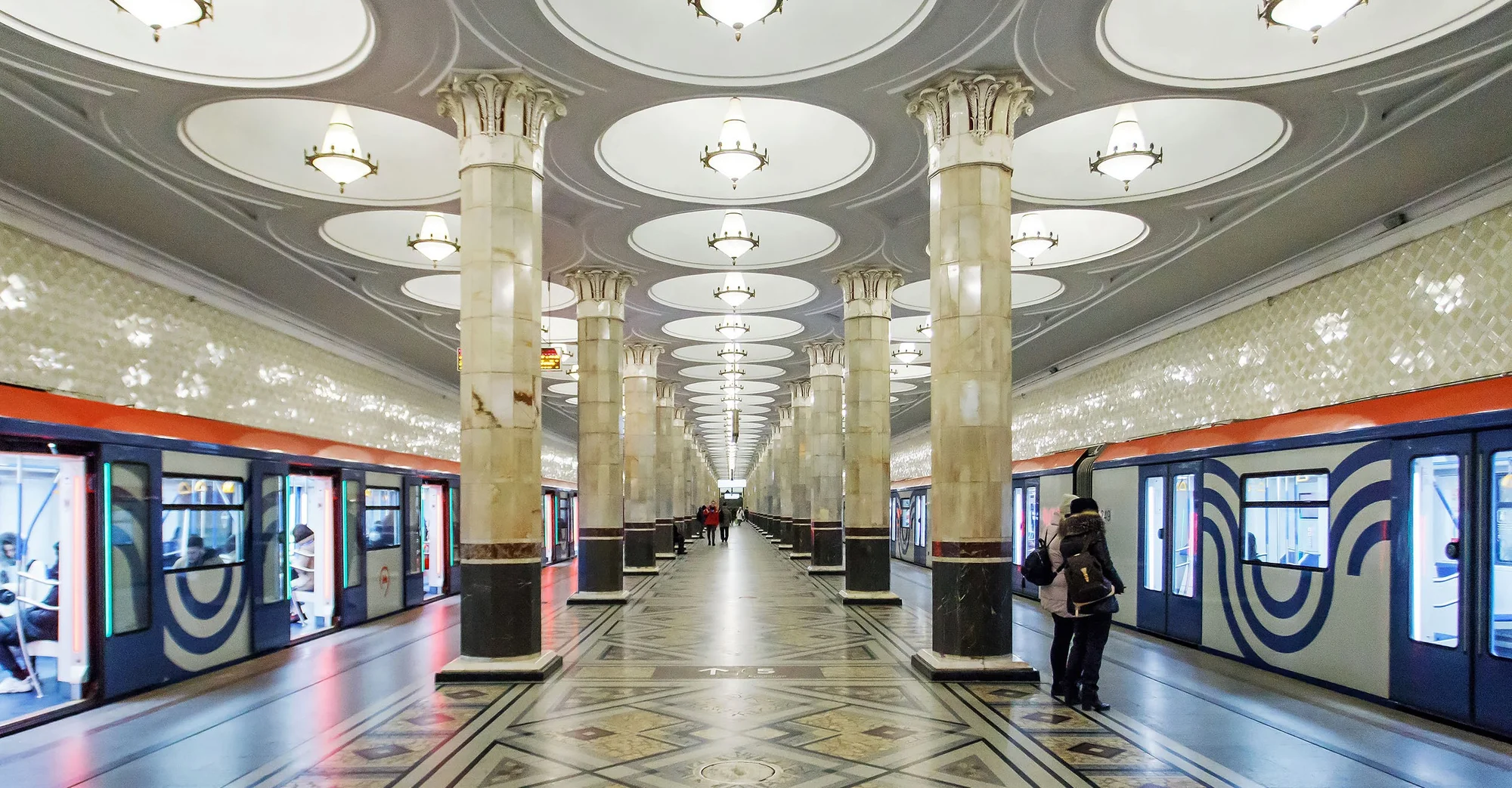 Станционный_зал_станции_Киевская_Филевской_линии,_2020