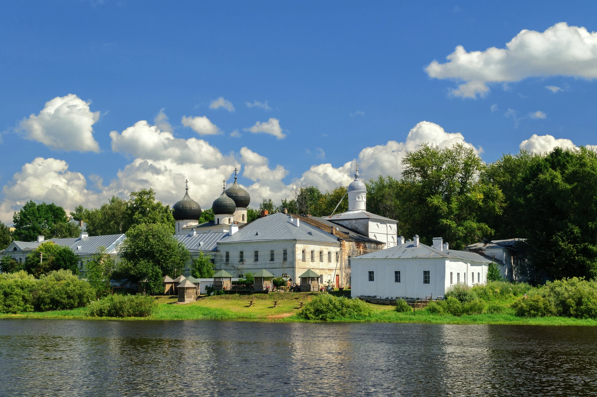 Исторические памятники Великого Новгорода и окрестностей (XI–XVII вв.)