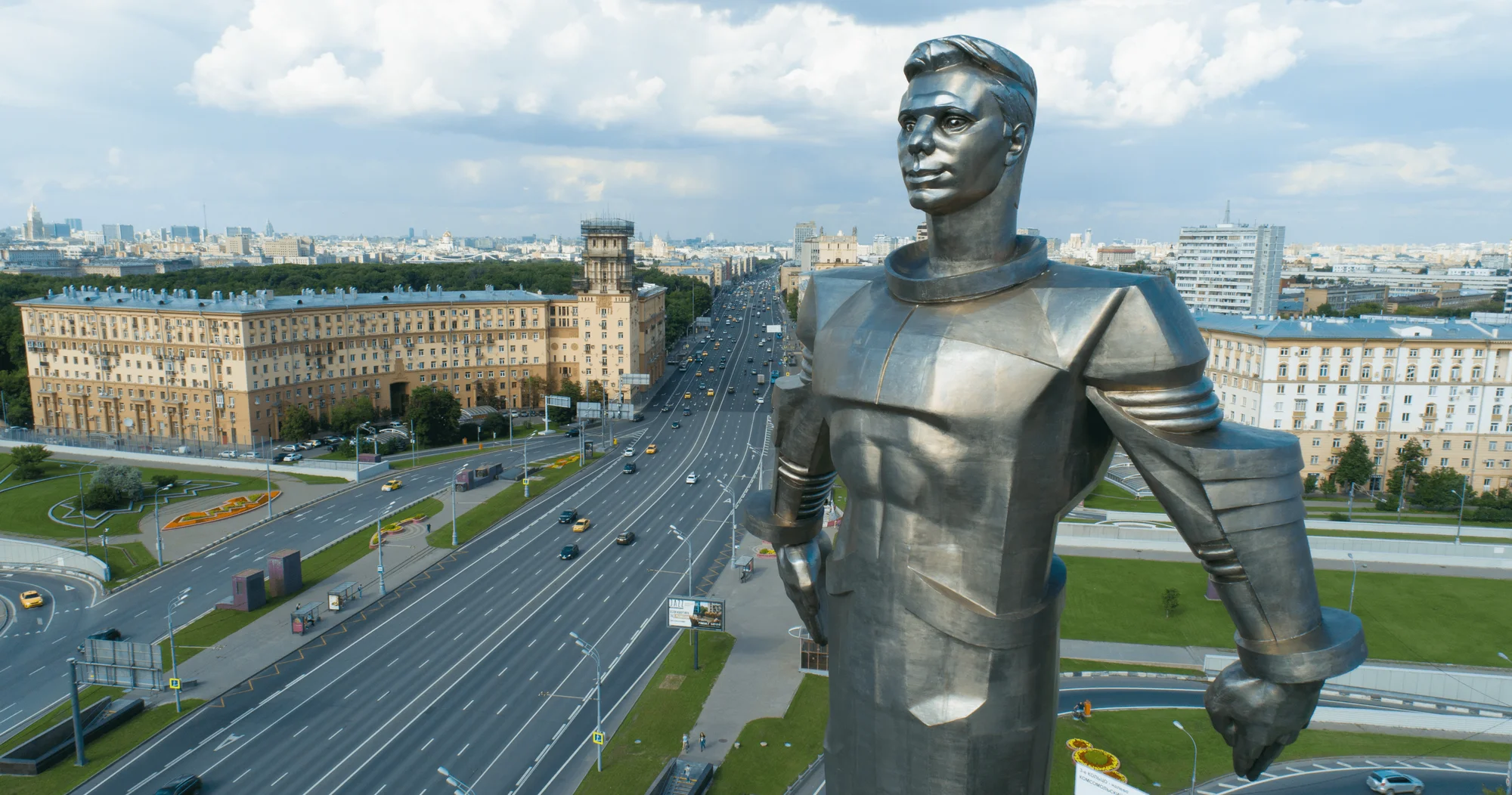 Памятник юрия. Ленинский проспект памятник Гагарину. Гагарин памятник в Москве на Ленинском проспекте. Памятник Юрию Гагарину в Москве на Ленинском проспекте. Памятник Юрию Гагарину (42,5 м).