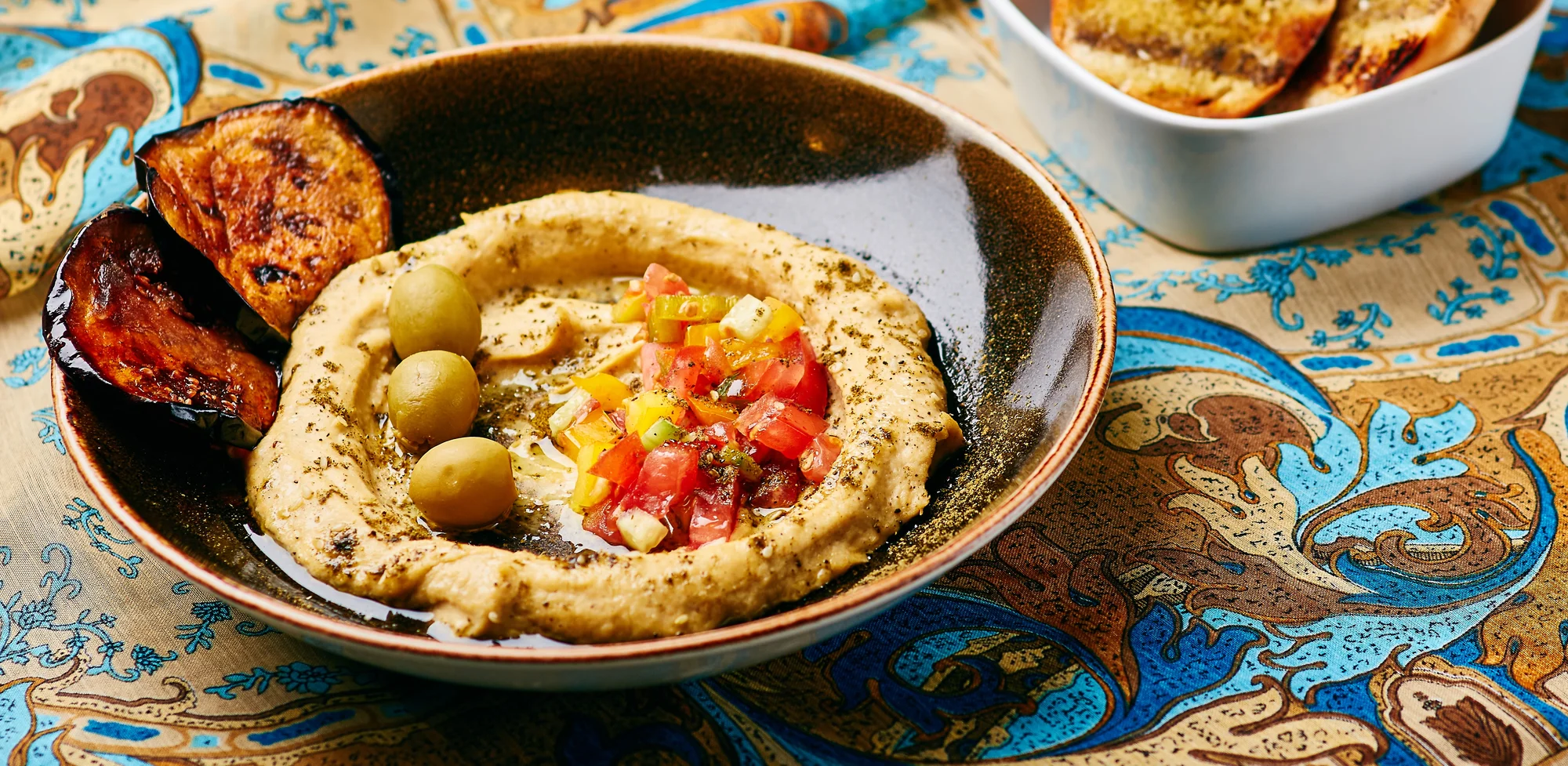 Еда у иудеев. Национальное блюдо Израиля хумус. Еврейская кухня хумус. Еврейская кухня кашрут.