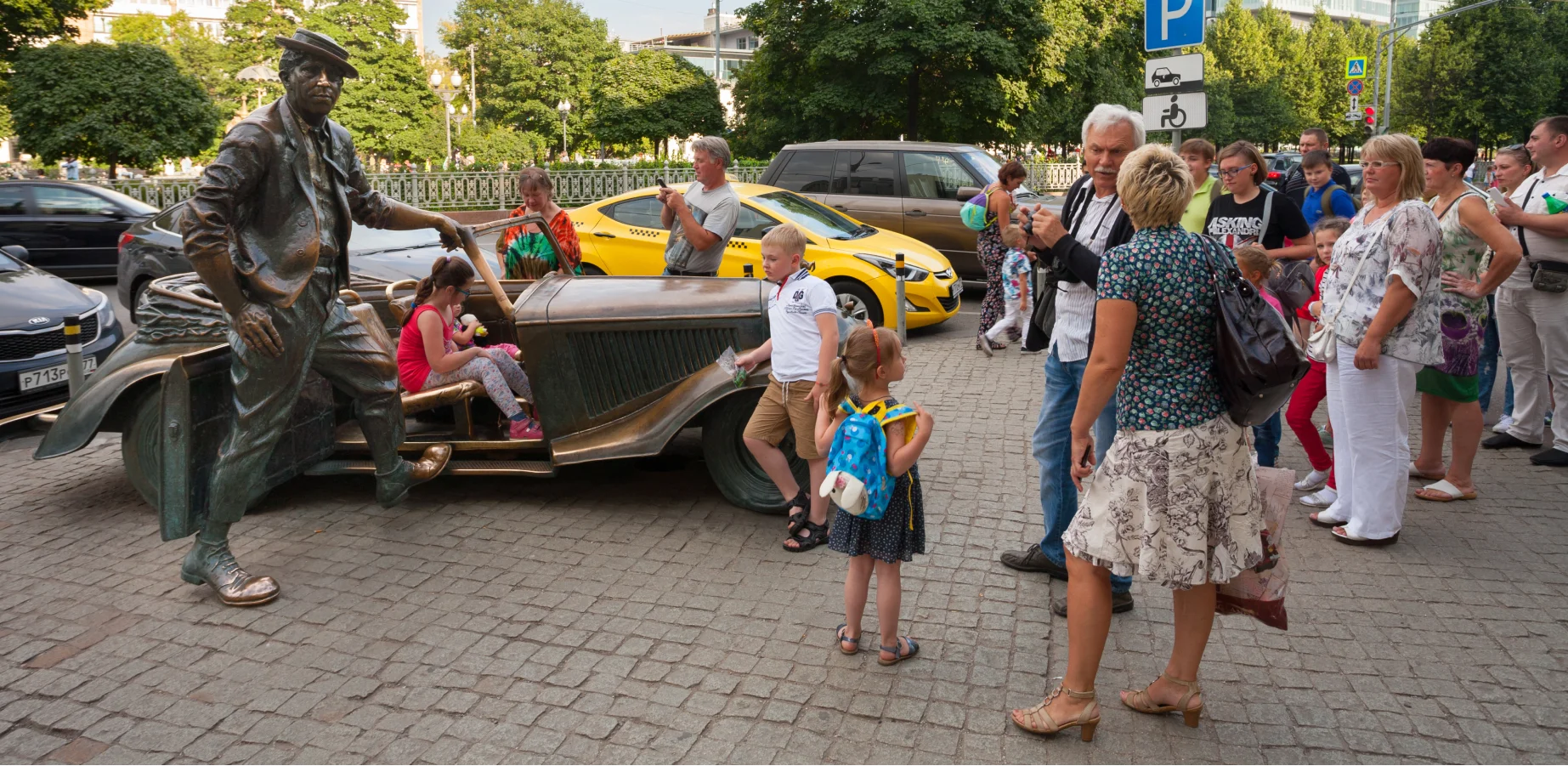 Какие памятники в Москве приносят удачу