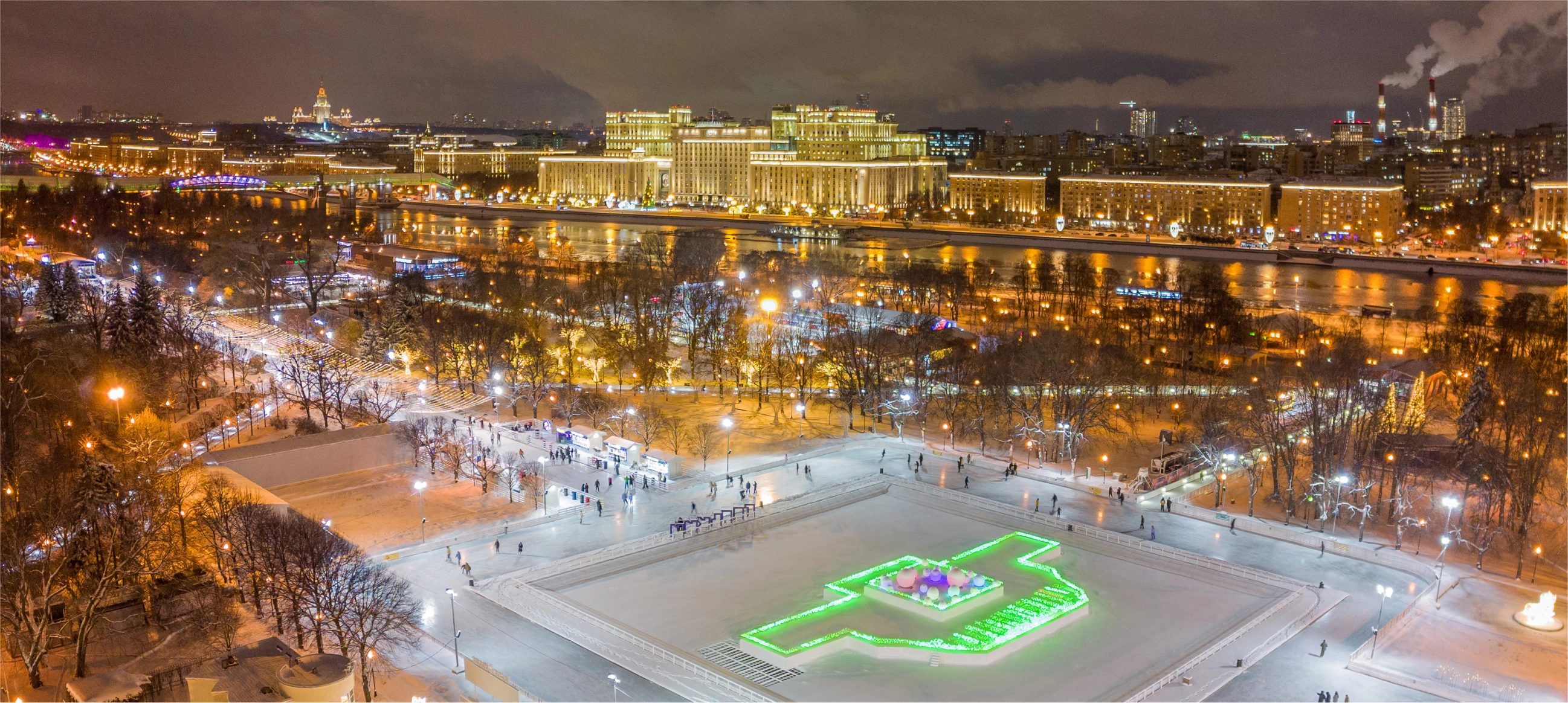 Где кататься на коньках в центре Москвы