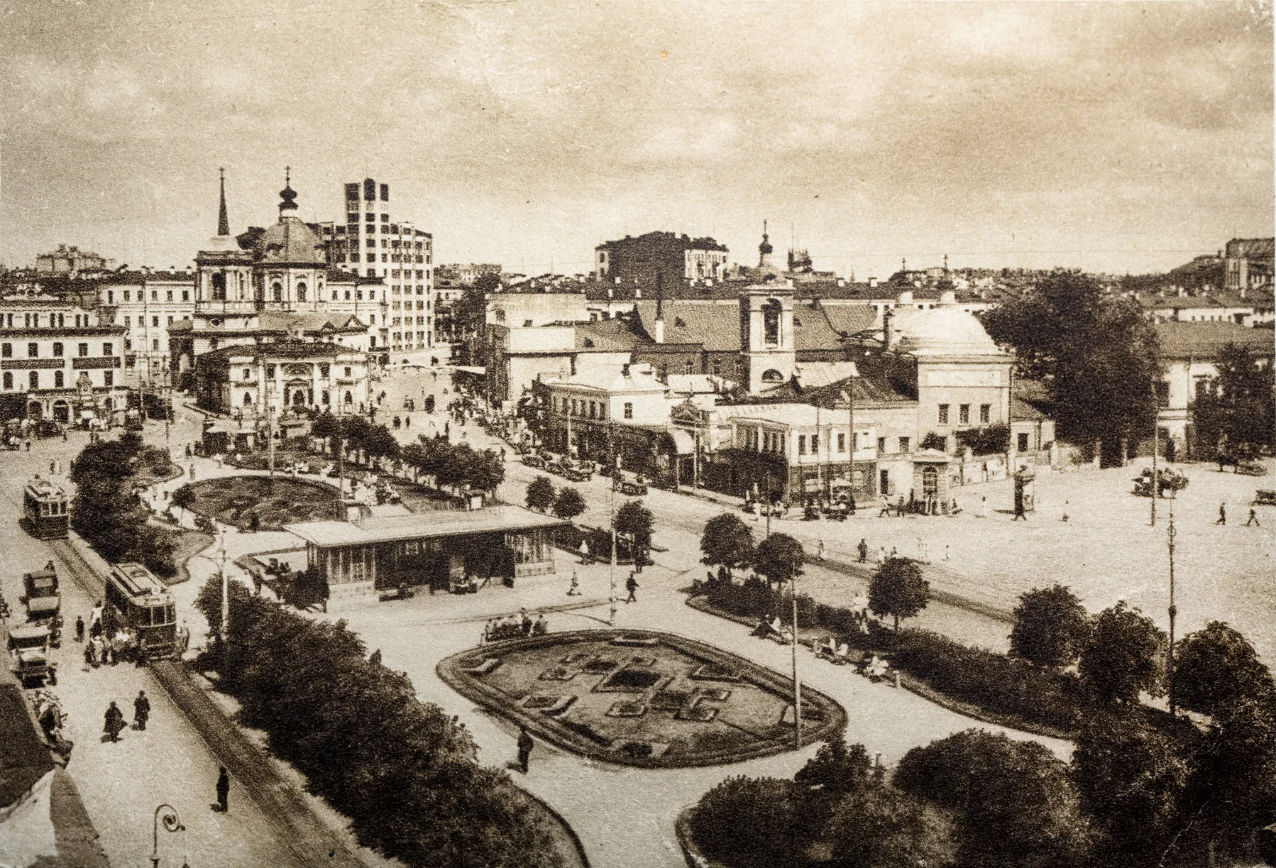 В главной роли — Москва