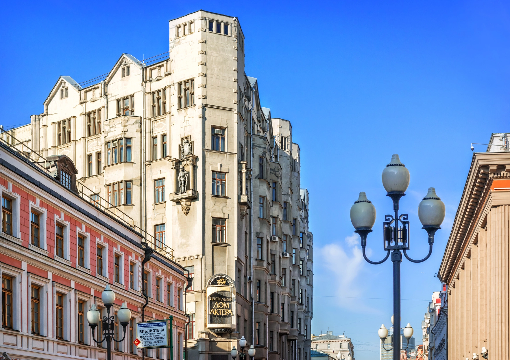 На страже города: рыцари на фасадах московских домов